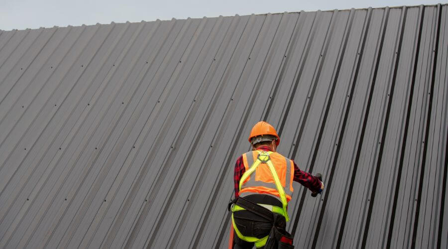 Professional gutter cleaning in Riva, MD